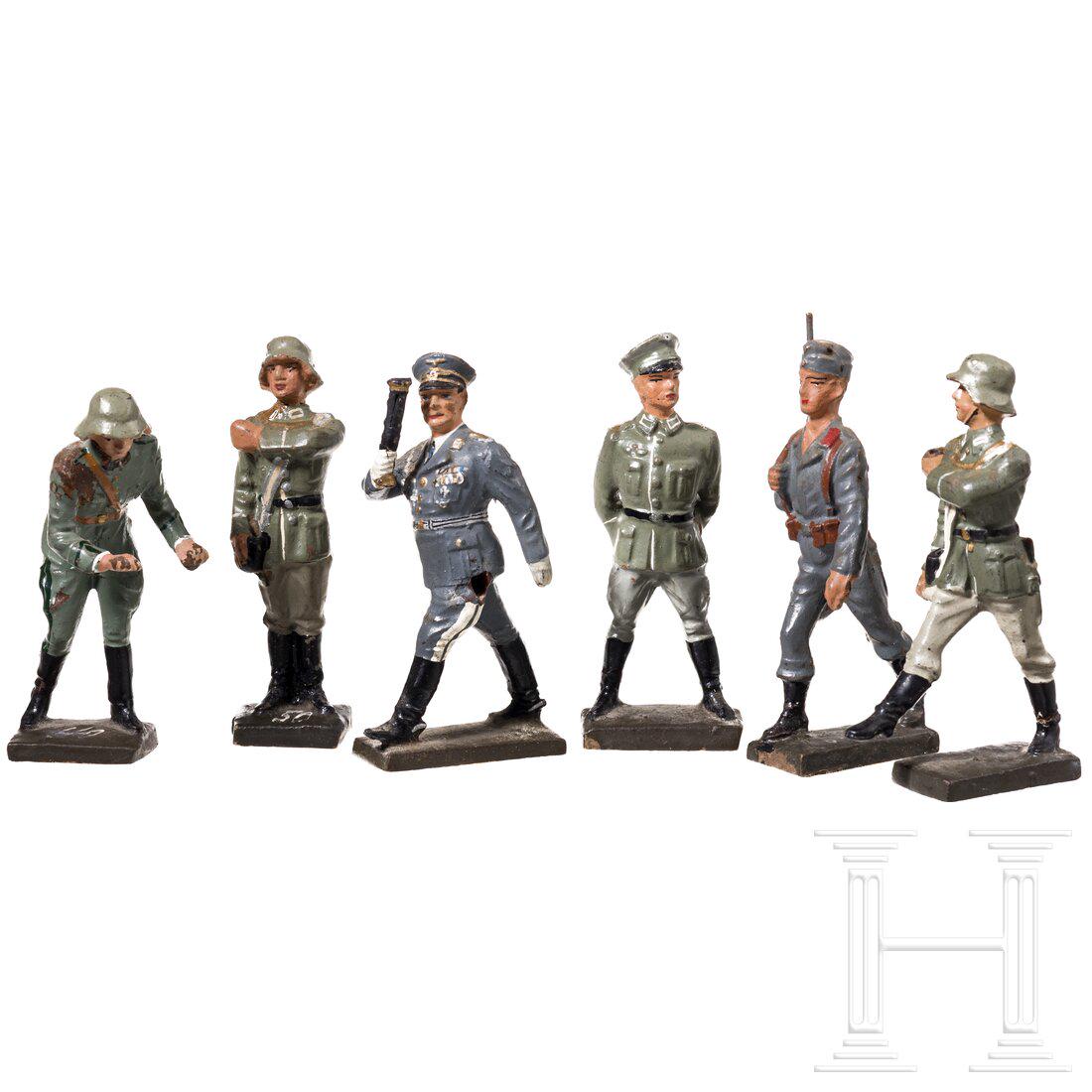 Six Lineol soldiers including Goering marching 7/2, a goose-step flag bearer and a recruit-sergeant: Six Lineol soldiers including Goering marching 7/2, a goose-step flag bearer and a recruit-sergeant 5/71Lineol, MasseausfÃ¼hrung, 7 cm-Serie, 30er Jahre. Hermann GÃ¶ring im Schritt 7/2, Luftwaffen