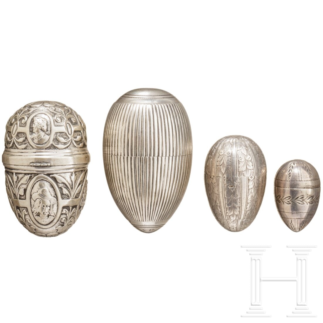 Four silver German and French egg-shaped scent boxes, 18th/19th century: Four silver German and French egg-shaped scent boxes, 18th/19th centurySilber. Vier unterschiedlich verzierte Dufteier aus Silber. Zwei Eier mit zwei getrennten InnenfÃ¤chern, eines davon unleserlic