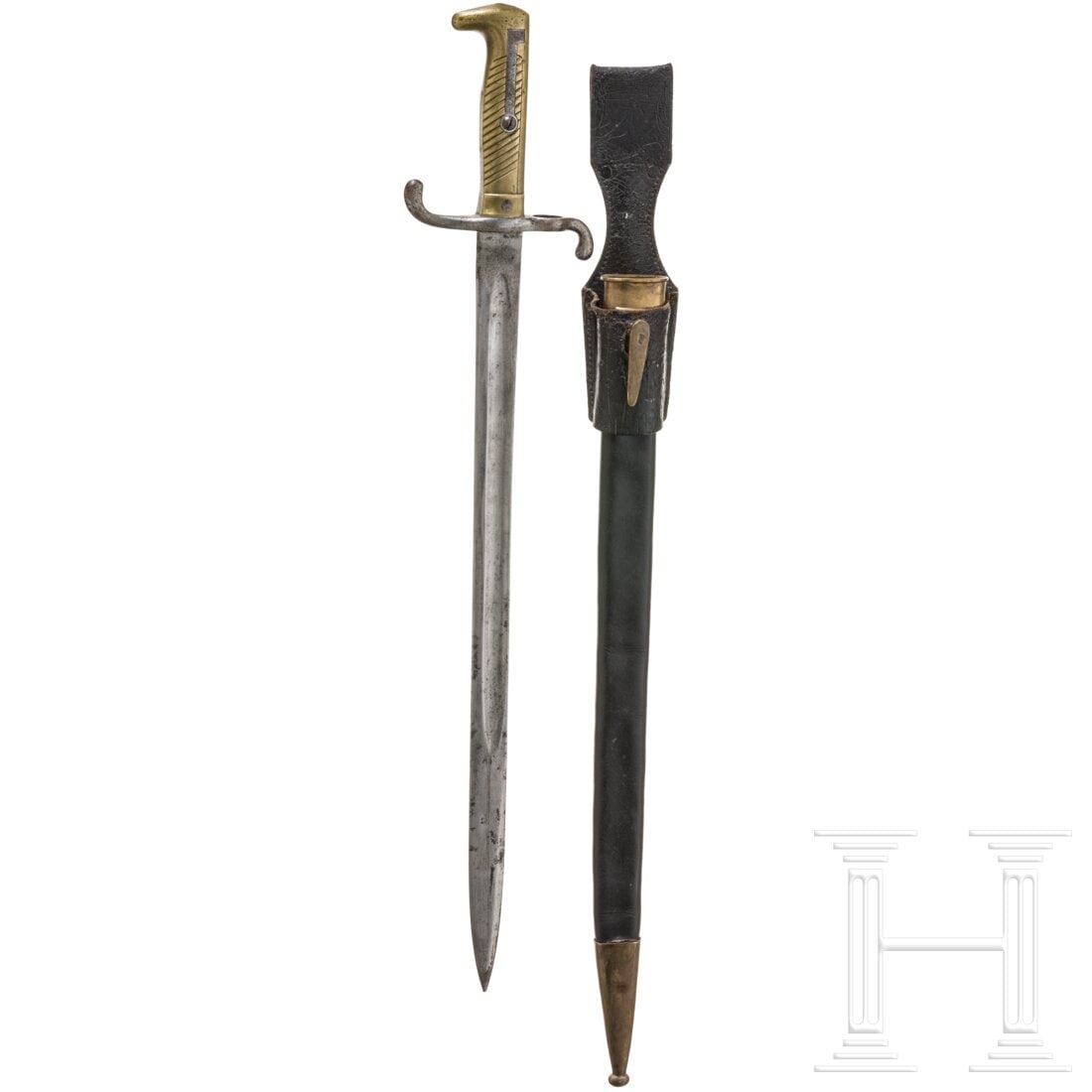 A bayonet M 1871: A bayonet M 1871KrÃ¤ftige RÃ¼ckenklinge (stellenweise fleckig/narbig), Herstellerstempel "Coulaux & C Klingenthal", am RÃ¼cken der militÃ¤rfiskalische Stempel "W 75" unter Krone und gotische A