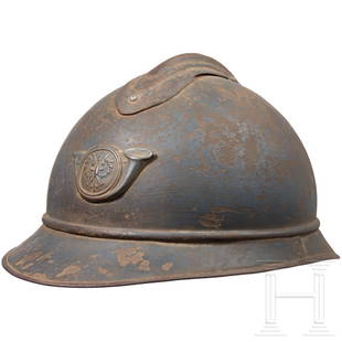 A steel helmet M 15 Adrian for Polish volunteers in the French army: A steel helmet M 15 Adrian for Polish volunteers in the French armyStahl, blaugrau lackiert (berieben, Korrosionsspuren), angenieteter Kamm, stirnseitig aufgelegtes Chasseuremblem mit polnischem