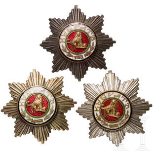 Three badges of the Bulgarian National Union "Kubrat", circa 1939 - 1945: Three badges of the Bulgarian National Union "Kubrat", circa 1939 - 1945Buntmetall, teils versilbert, vergoldet, emailliert. Die rÃ¼ckseitige Befestigungsschraube mit dem emaillierten "K". Rs. jew.