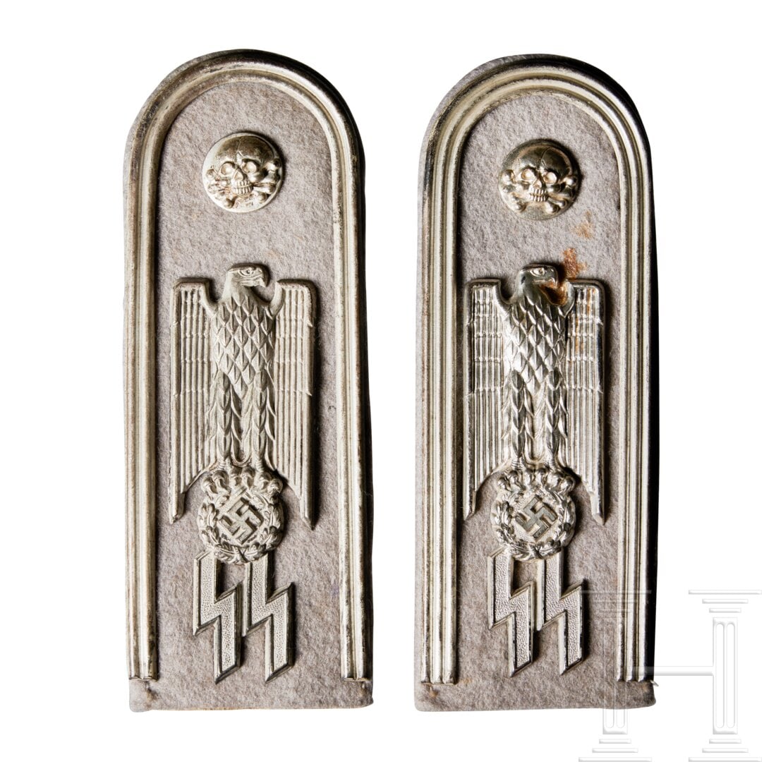 A Pair of Non-Matching Shoulderboards for Members of the Waffen SS: A Pair of Non-Matching Shoulderboards for Members of the Waffen SSSew-in style, light-grey cloth backing, silver finish cypher of Wehrmacht-style eagle with folded wings surmounting SS runes, one cyph