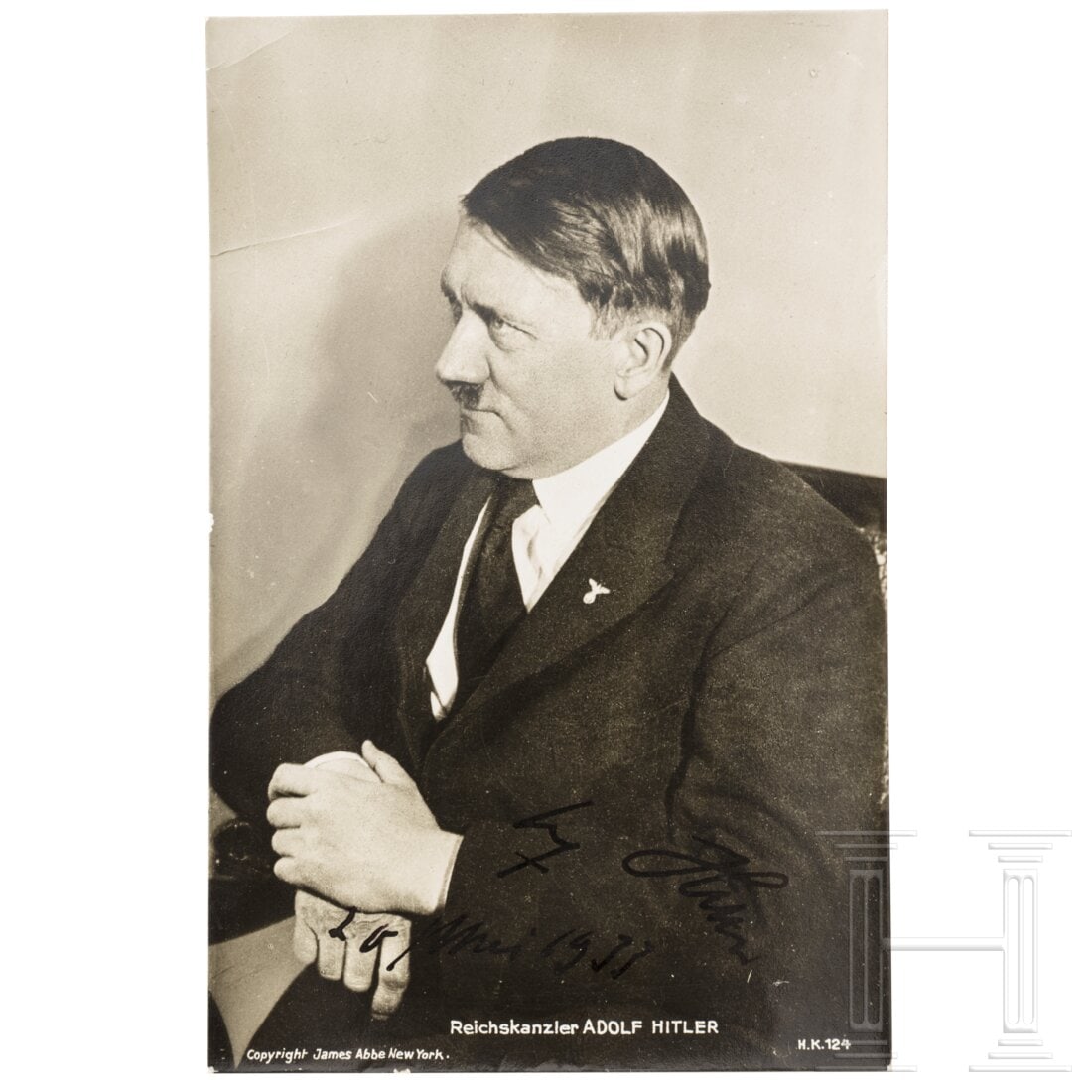 Adolf Hitler - a signed photo postcard, dated 20th May 1933: Adolf Hitler - a signed photo postcard, dated 20th May 1933 Postkarte "Reichskanzler Adolf Hitler" des US-Fotografen James Abbe, New York (entsprechender Copyright-Vermerk), Halbportrait des sitzenden