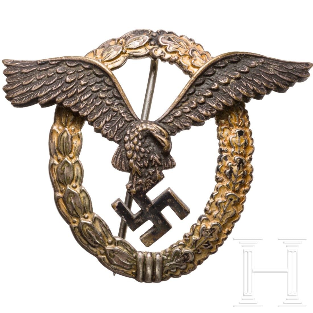 A Luftwaffe pilot's badge made by Berg & Nolte in LÃ¼denscheid: A Luftwaffe pilot's badge made by Berg & Nolte in LÃ¼denscheidFrÃ¼he BuntmetallausfÃ¼hrung. Der versilberte Kranz mit dunkel brÃ¼nierter, vernieteter Adlerauflage, darauf rÃ¼ckseitig die Her