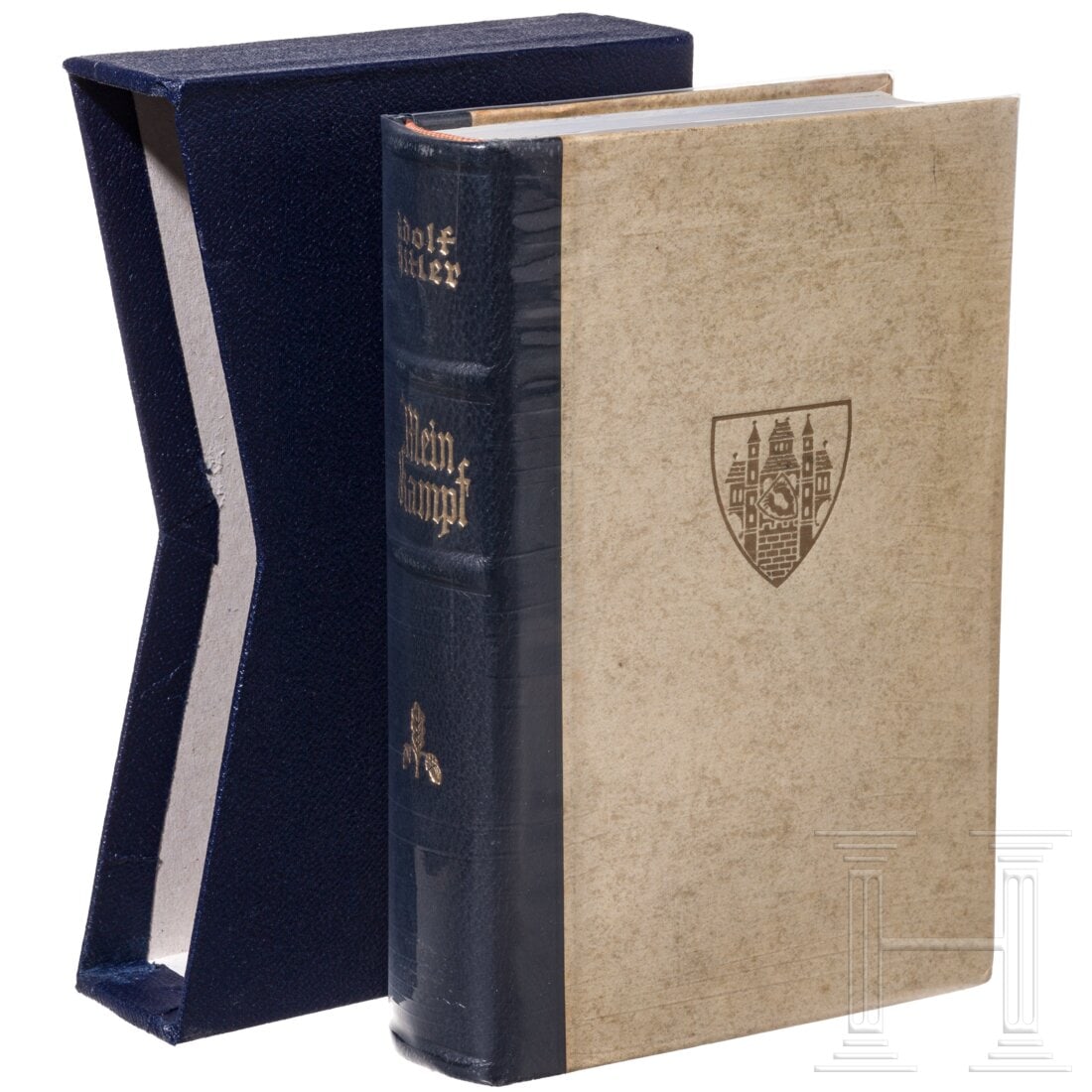 "My Struggle", wedding edition: "My Struggle", wedding edition Einbändige Ausgabe in Halbleder, der Deckel mit goldgeprägtem Wappen der Stadt Hoya/Weser, Zentralverlag 1942, 781 Seiten. Widmungsvorsatz entfernt. Vermerk ei