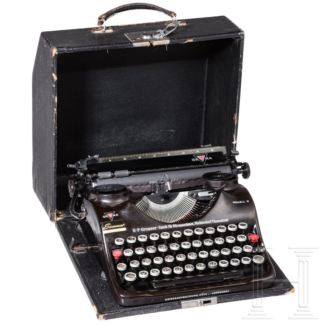 An SS typewriter: An SS typewriterKleine portable Ausführung Modell "N" der Firma "Groma" für Felddienststellen mit schwarz lackiertem Gehäuse und den Runen als Sonderzeichen über der "3", vs. unten der beschädigt