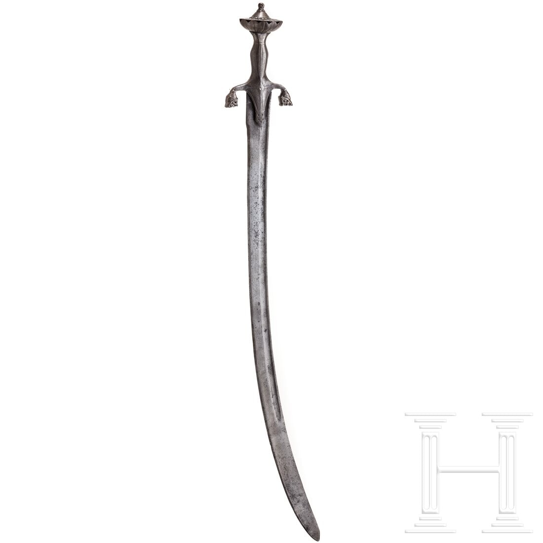 An Afghan pouluar, 19th century: An Afghan pouluar, 19th centuryGeschwungene Klinge mit schmalen, rückennahen Kehlen, leicht geschnittenes, typisch geformtes eisernes Gefäß, hohler Scheibenknauf. Gereinigt und stellenweise patinie