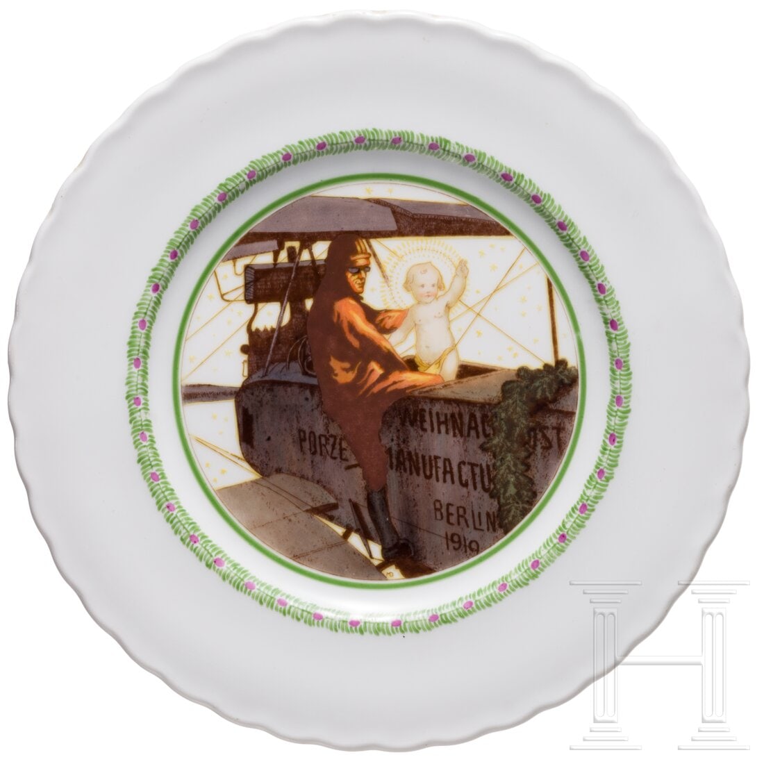 A KPM Christmas plate, 1919: A KPM Christmas plate, 1919Weißes, glasiertes Porzellan mit farbiger Darstellung im Spiegel: Jesuskind und Pilot in Doppeldecker mit Aufschrift der Manufaktur. Im Boden blaue Szepter- und rote Reichs