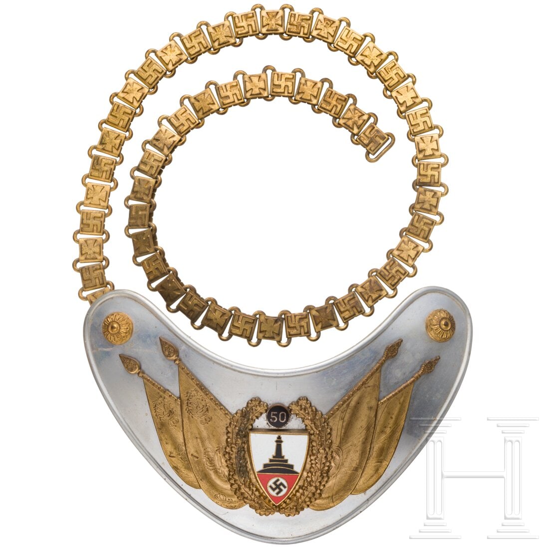 A gorget from the Kyffhäuserbund: A gorget from the KyffhäuserbundNierenförmiger, polierter Aluminiumschild mit verschraubter, vergoldeter Auflage mit emailliertem Kyffhäuseremblem und Jubiläumszahl "50". Späteres Wollfutter, ein