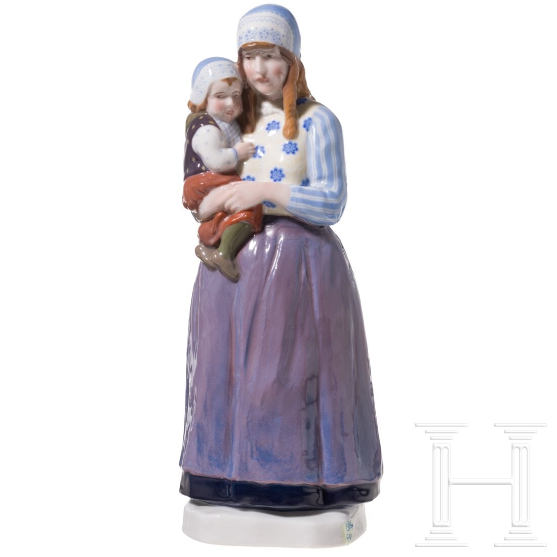 A rare Art Nouveau porcelain figurine of a mother with child, Rudolf Marcuse (1878 - 1940), Royal: A rare Art Nouveau porcelain figurine of a mother with child, Rudolf Marcuse (1878 - 1940), Royal Porcelain Manufactory BerlinWeißes, glasiertes Porzellan, von Hand bemalt. Im Boden jeweils blau unte