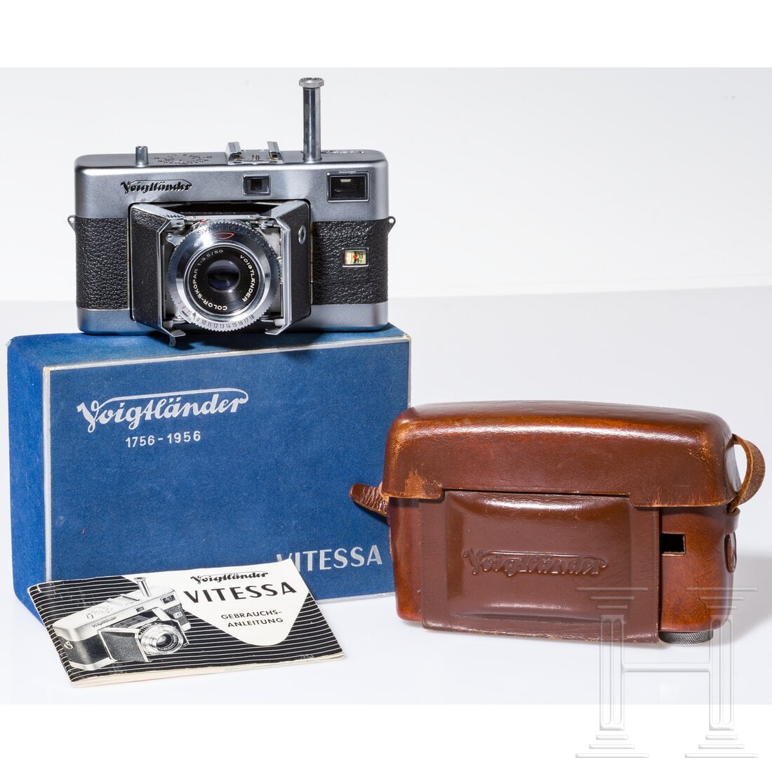 A Voigtländer Vitessa rangefinder camera with the ever-ready bag, original box and operating (1 of 7)