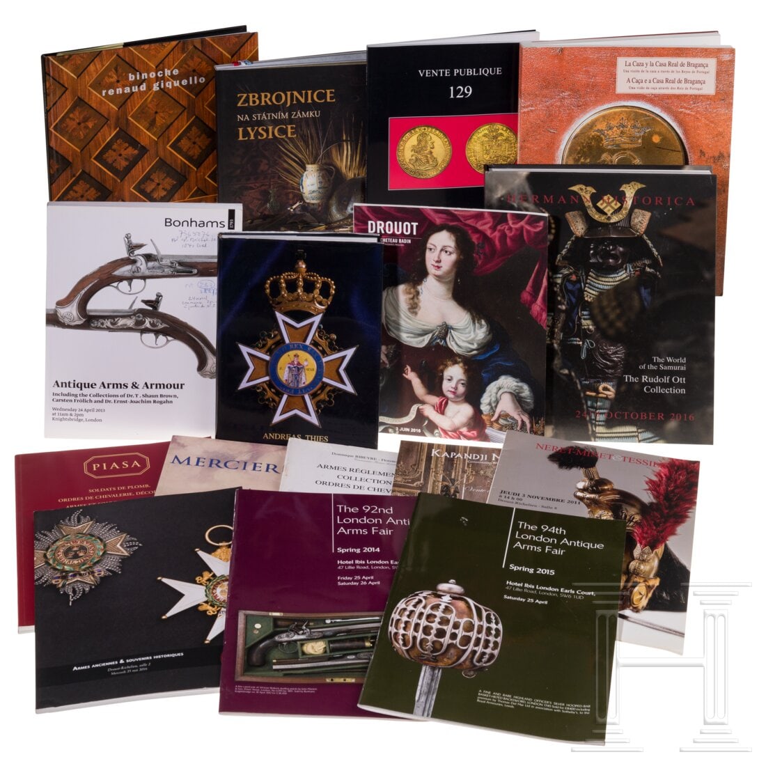 A collection of auction and collection catalogues: A collection of auction and collection cataloguesZwölf Kataloge deutscher, englischer und französischer Auktionshäuser zu den Themen Waffen und Militaria sowie Kunst und Kunsthandwerk. Unterschiedl