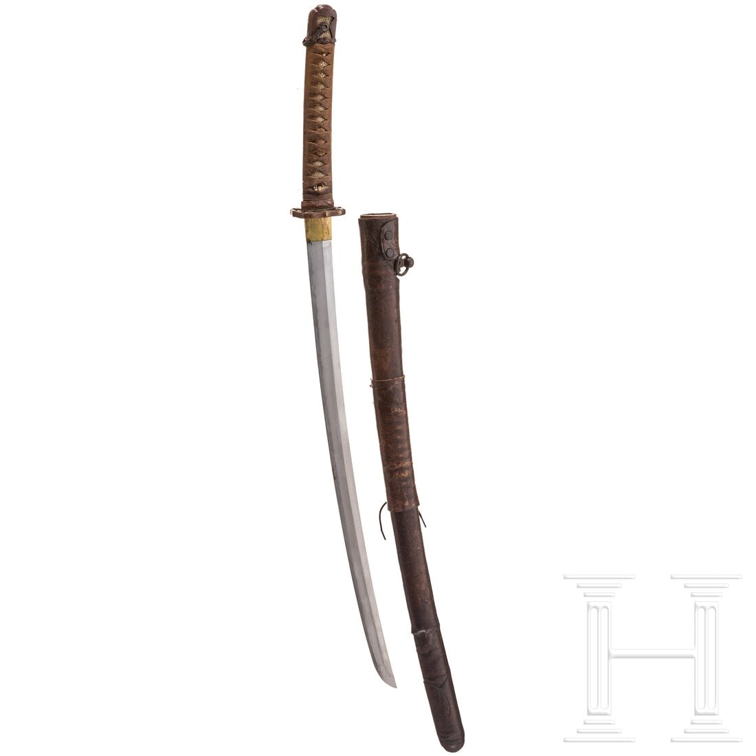 A Japanese shin gunto, Showa period: A Japanese shin gunto, Showa periodKlinge Shinogi Tsukuri, Chu Kissaki, leichtes Torii Zori, gefertigt aus industriell gefertigtem Stahl. Messinghabaki. Nakago mit einem Mekugi Ana, darauf Datierung n