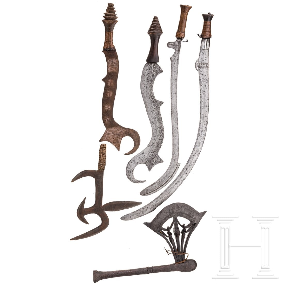 A small collection of six Central African edged weapons: A small collection of six Central African edged weaponsFünf Wurf-/Haumesser mit aufwendig mehrfach gekehlten Kingen und Griffen aus beschnitztem Holz, teilw. mit Drahtwicklungen. Länge 34 - 80 cm. D