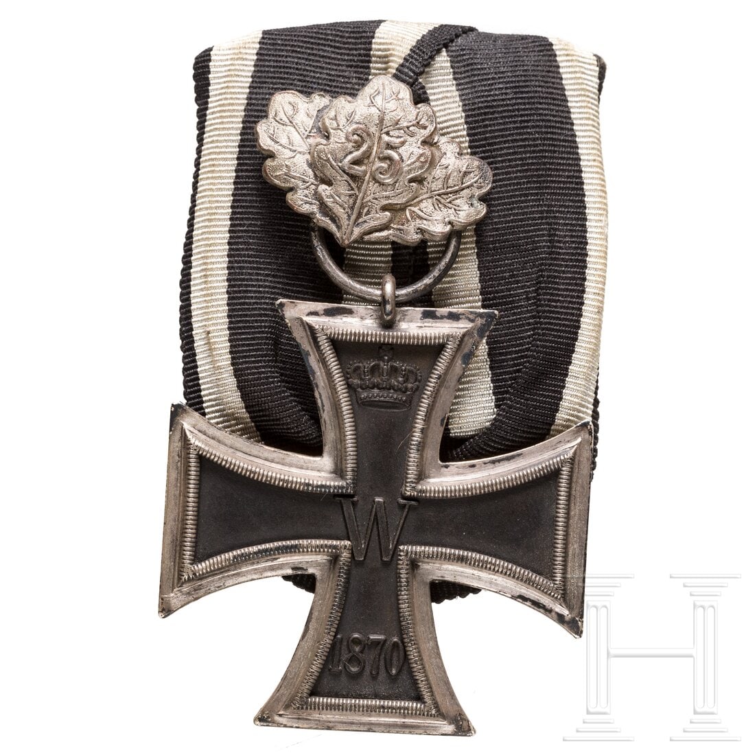 An Iron Cross 1870 2nd class with jubilee oak leaves: An Iron Cross 1870 2nd class with jubilee oak leavesFertigung aus den 1950er Jahren mit geschwärztem Eisenkern in versilberter Zarge, in der Öse punziert "Wc"(?). Mit dem Eichenlaub an der Einzelspa