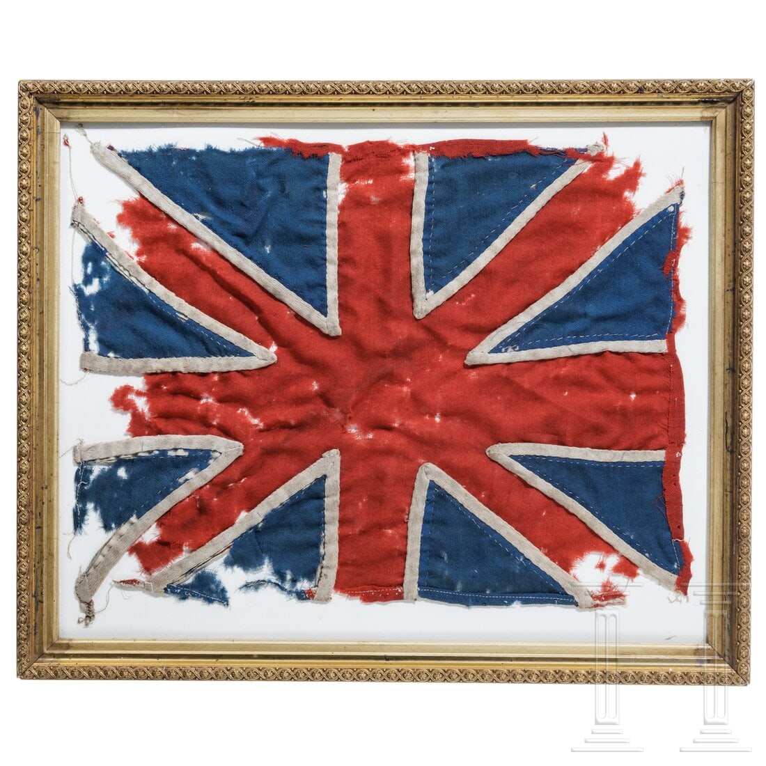 A small British Union Jack, 1st half of the 19th century: A small British Union Jack, 1st half of the 19th centuryKleiner Union Jack, aus farbigen Textilstreifen zusammengenäht, an den Rändern und Ecken große Fehlstellen, die einzelnen Farbflächen stelle