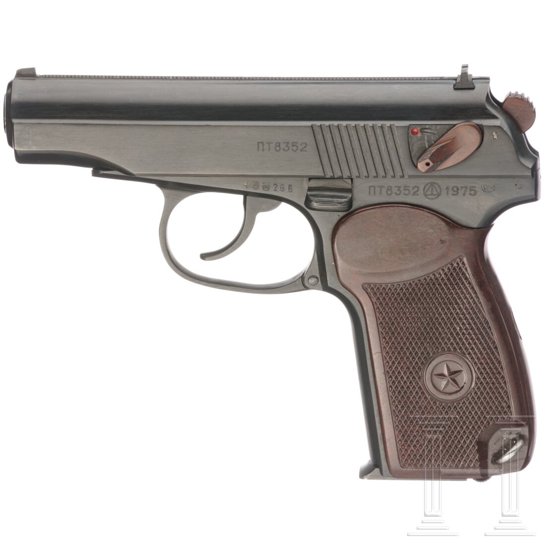 Russia - Makarov PM, Izhevsk: Russia - Makarov PM, IzhevskCal. 9mmMakarov, SN. MT 8352, nummerngleich. Blanker, hartverchromter Lauf. Achtschüssig. Deutscher Beschuss 1990. Fertigung 1975. Vollständige, originale Brünierung. Ro