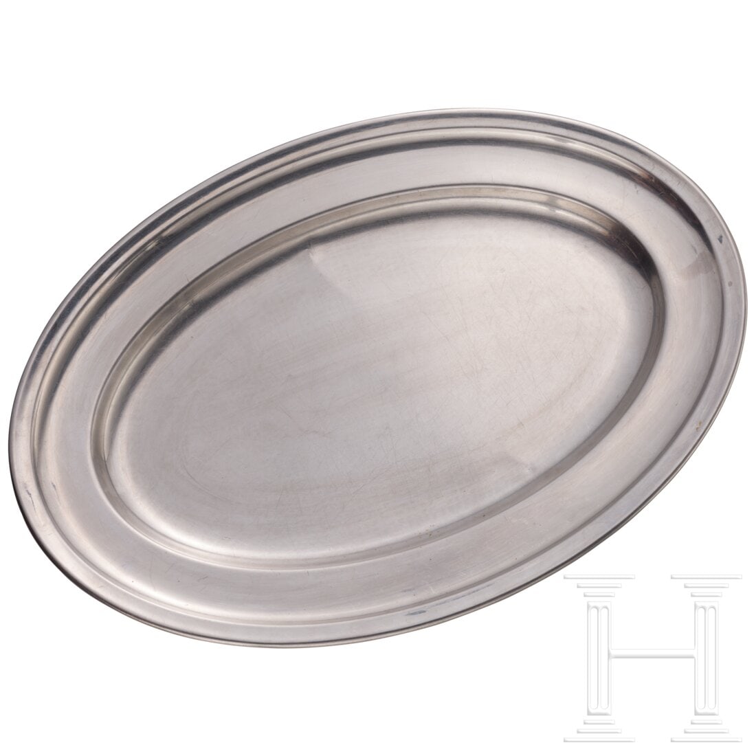 A tray from the SS-Verwaltung Obersalzberg: A tray from the SS-Verwaltung ObersalzbergPoliertes Edelstahltablett mit ausgestelltem Rand. Im Boden punziert "SS-Verwaltung Obersalzberg" und "WMF Cromangan". Maße ca. 42 x 30 cm. Beschädigt.Condi