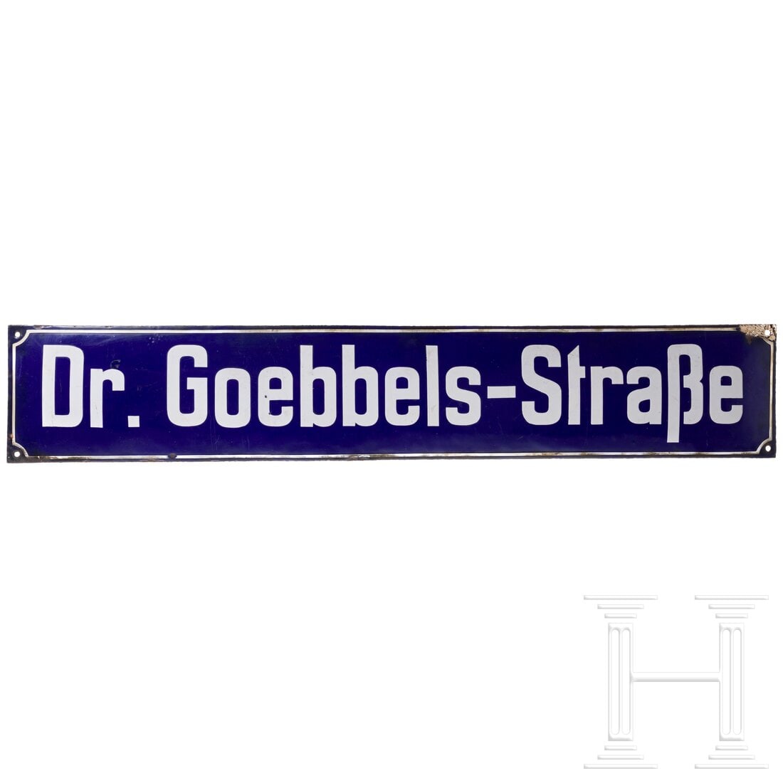 A street sign "Dr. Göbbels-Straße": A street sign "Dr. Göbbels-Straße"Rechteckiger, konvexer Eisenschild, vs. blau emailliert mit entsprechender Aufschrift, vier Befestigungslöcher. An den Rändern bestoßen, rs. flugrostig. Maße 85