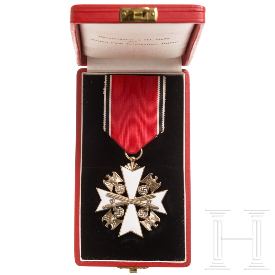 A cased German Eagle Order 5th Class with swords, version after 1939: A cased German Eagle Order 5th Class with swords, version after 1939Kreuz aus vergoldetem Silber, beidseitig weiß emailliert, am konfektionierten Trageband. Breite ca. 44,5 mm, Gewicht ca. 20 g.Im ro