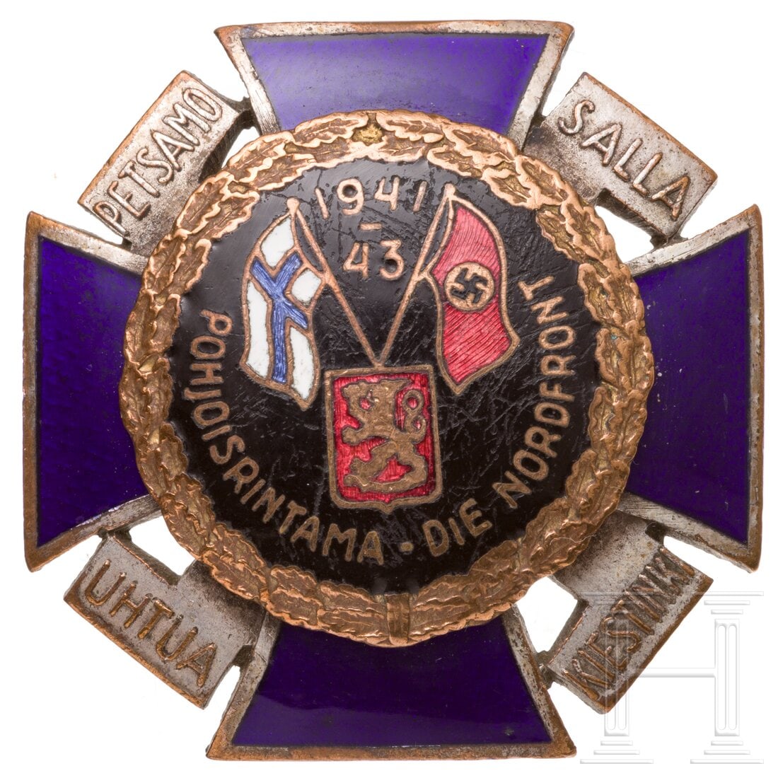 A Northern Front Cross 1941-43: A Northern Front Cross 1941-43 Versilbertes, blau emailliertes Kreuz mit separat aufgelegtem vergoldeten, farbig emaillierten Medaillon mit Umschrift "Pohjoisrintama - Die Nordfront 1941 - 43" und rs.