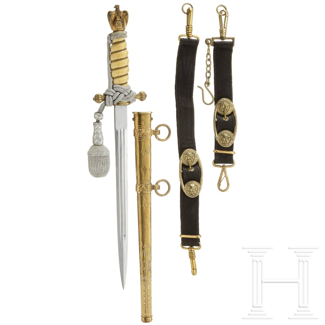 A dagger M 38 for navy officers, complete with portepee and hangers: A dagger M 38 for navy officers, complete with portepee and hangersDie Klinge ohne Zierätzungen und Herstellermarke. Vergoldeter Adlerknauf und Parierstange mit Arretierknopf, Griff mit elfenbeinfarb