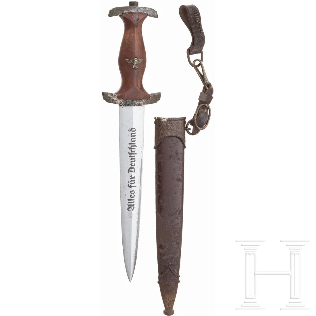 An SA service dagger M 33, an RZM transitional manufacturing made by Eickhorn in Solingen: An SA service dagger M 33, an RZM transitional manufacturing made by Eickhorn in SolingenKlinge (nahezu blank) mit Devisenätzung, quartseitigem Eickhornlogo und Herstellercodierung "RZM M7/66". Verni