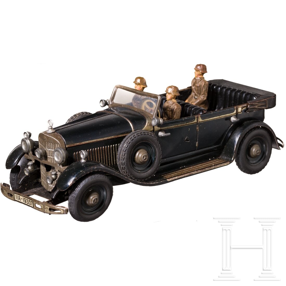 A Mercedes Führerwagen "IIA-19357" made by TippCo: A Mercedes Führerwagen "IIA-19357" made by TippCoTippCo, Blech-Masseausführung zur 7-cm-Serie aus schwarz-silber lithografiertem Weißblech mit Zinkapplikationen. Einschlagbare Vorderräder, Hinterr