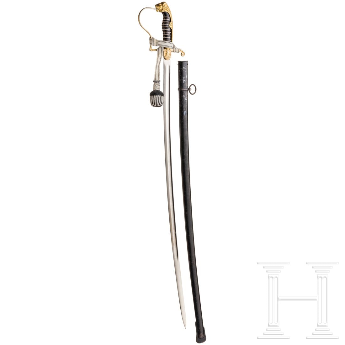 A lion's head sabre for army officers, maker WKC, Solingen: A lion's head sabre for army officers, maker WKC, SolingenVernickelte Rückenklinge mit Herstellermarke auf der Fehlschärfe. Aluminiumgefäß mit überwiegend erhaltener Vergoldung, der Löwenkopfkna
