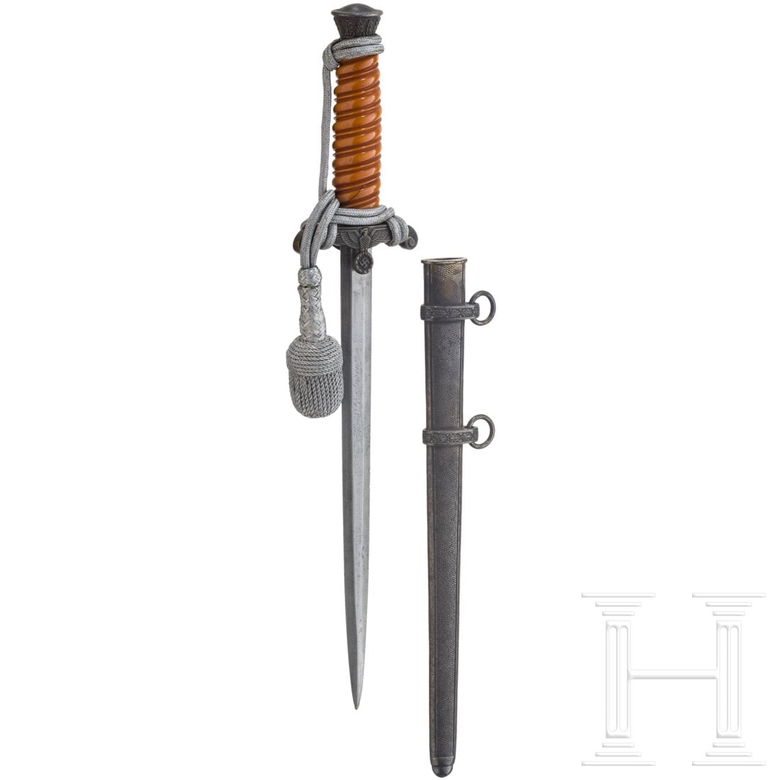 An army officer's dagger M 35 made by Weyersberg, Kirschbaum & Co. in Solingen: An army officer's dagger M 35 made by Weyersberg, Kirschbaum & Co. in SolingenDie Klinge sichtlich gereinigt mit schwach erkennbarem Besitzernamen "Hans Brodersen" (the blade visibly cleaned with fain