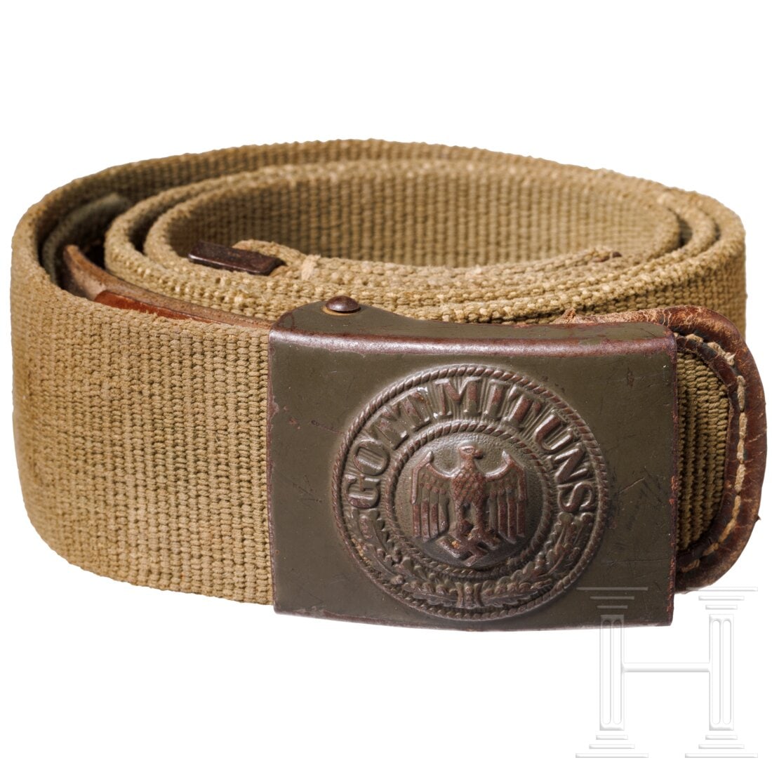 A belt with buckle for the army tropical uniform: A belt with buckle for the army tropical uniformHohlgeprägtes, feldgrau lackiertes eisernes Kastenschloss ("N & H 1941") mit Lederzunge. Olivbrauner (teils verfärbt) Webriemen mit Lederverstärkunge