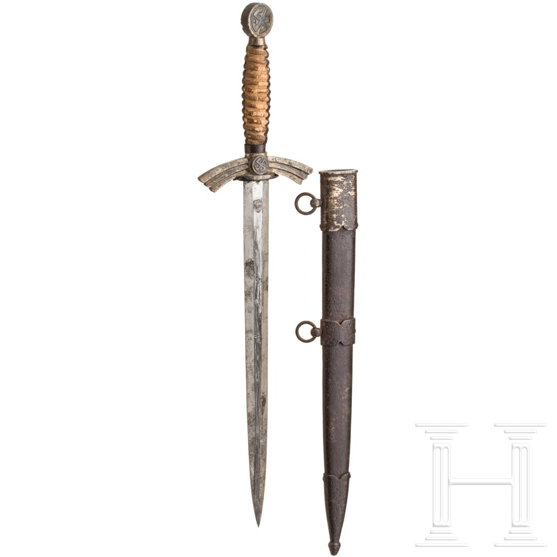 An aviator's dagger M 35, so called "Borddolch": An aviator's dagger M 35, so called "Borddolch"Die Klinge ohne Herstellerbezeichnung. Lagerungsbedingt mit starken Oberflächenschäden, die Belederung nur noch in Resten am Griff erhalten. Länge ca.
