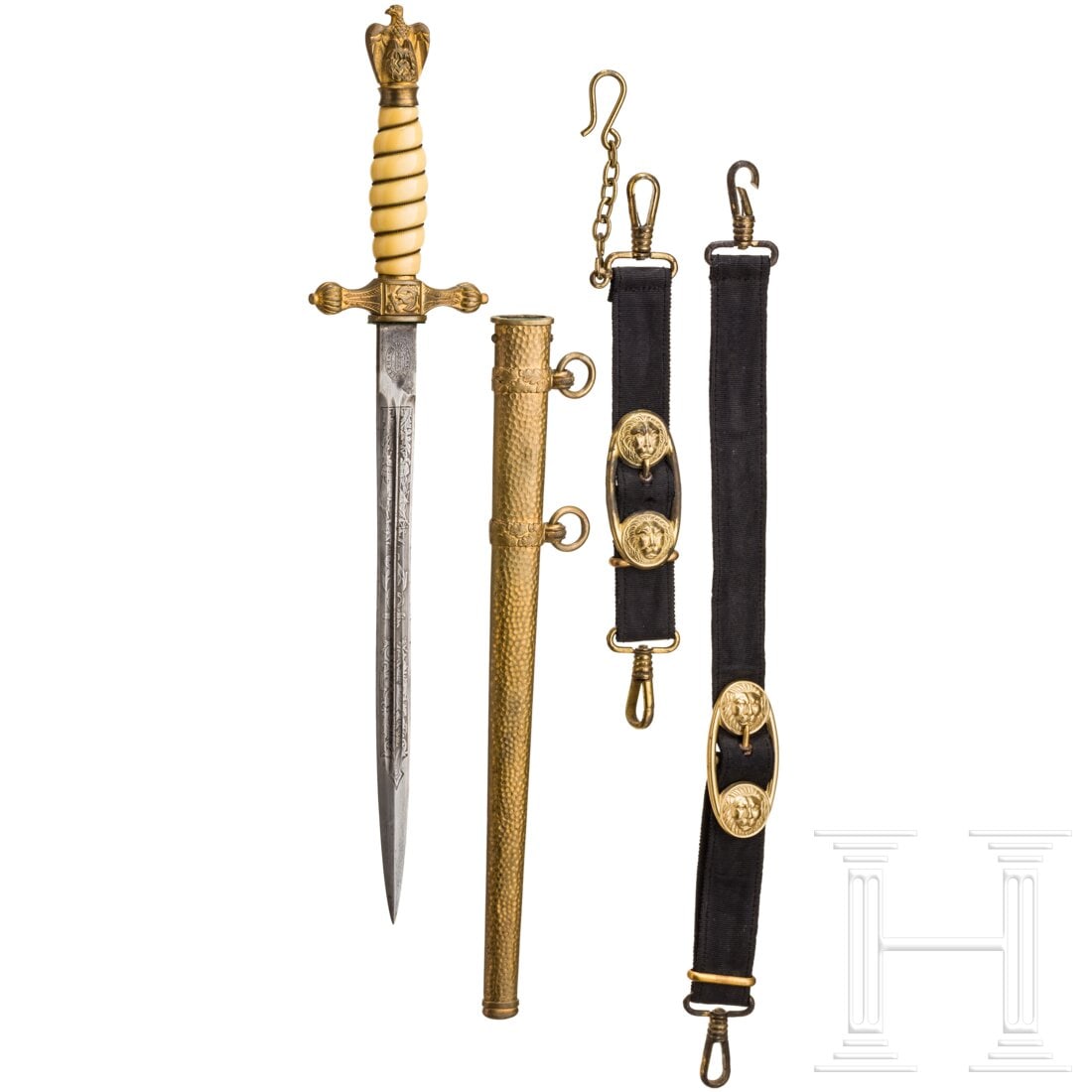 A dagger M 38 for navy officers made by F. W. Höller in Solingen: A dagger M 38 for navy officers made by F. W. Höller in SolingenDie Klinge mit beidseitigen maritimen Zierätzungen und terzseitig geätzter Herstellermarke. Vergoldeter Adlerknauf und Parierstange m