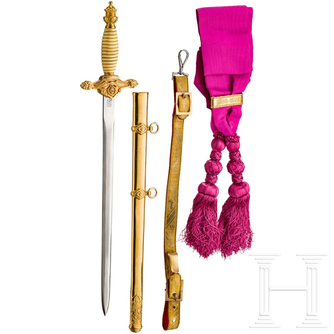 A dagger for officers of the paratroopers: A dagger for officers of the paratroopersZweischneidige, vernickelte Stichklinge mit geätzter Herstellermarke Bermejo, Toledo. Vergoldeter Knauf und Parierstange mit dem Emblem der Fallschirmtruppe,