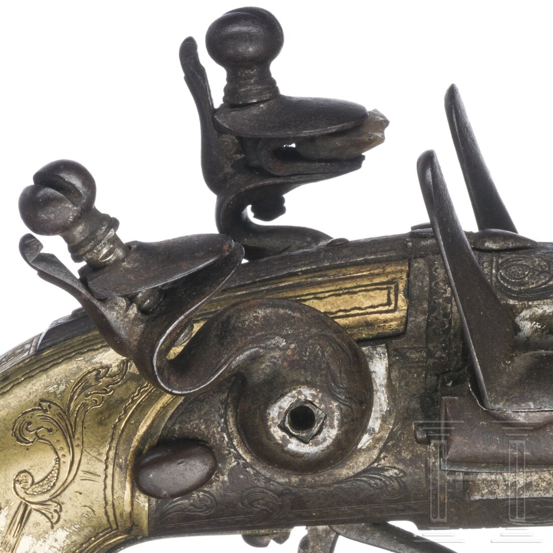 A double-barreled Queen Anne pocket pistol, probably Flemish, circa 1760: A double-barreled Queen Anne pocket pistol, probably Flemish, circa 1760Gezogene Läufe im Kaliber 7 mm, kanonierte Mündungen, Seelen etwas rau. Schlosskasten mit leicht verputztem Rocailledekor und 
