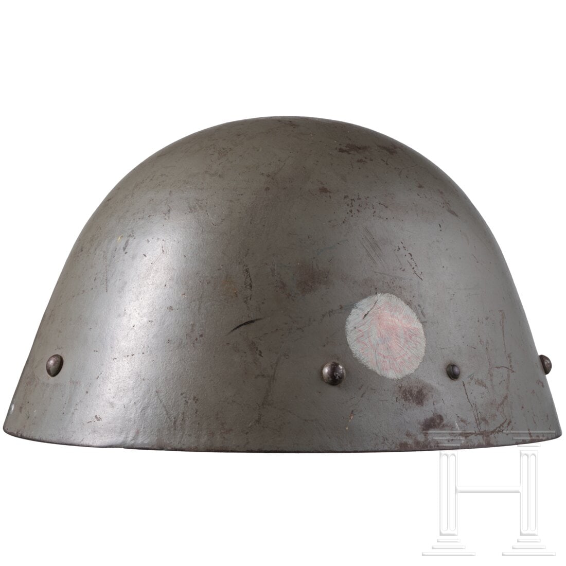 A Czech steel helmet M34, used by the Technical Emergency Corps "TeNo": A Czech steel helmet M34, used by the Technical Emergency Corps "TeNo"Original grün lackierte Stahlglocke mit Doppelemblem der Technischen Nothilfe: weiß aufgemalter Kreis, auf beiden Seiten mit TeN