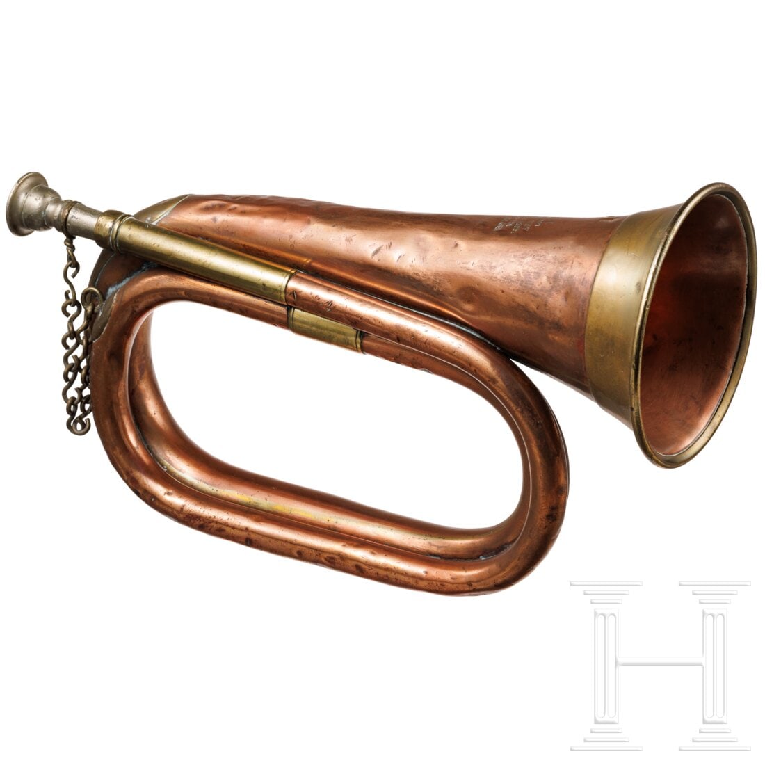 A signal horn, dated 1911: A signal horn, dated 1911Messing und Kupfer, über dem Schalltrichter der Herstellerstempel "Henry Potter & Co Makers London 1911", darüber eine Broad-Arrow-Marke (schwach sichtbar). Eingestecktes Mu