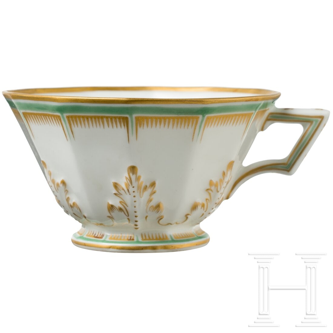 Magda Goebbels - a coffee cup from the Nymphenburg manufactory gift service: Magda Goebbels - a coffee cup from the Nymphenburg manufactory gift serviceWeißes, glasiertes Porzellan mit goldenem und lindgrünem Dekor. Im Boden jeweils grün unterglasierte Manufakturmarke und b