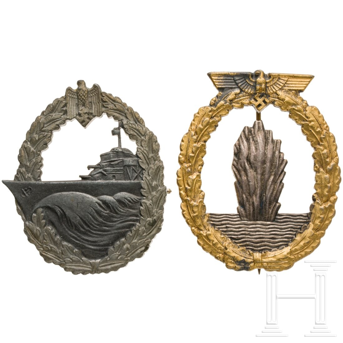 A destroyer and a minesweeper’s war badge: A destroyer and a minesweeper’s war badgeDas Zerstörer-Kriegsabzeichen in Feinzinkausführung, rs. mit reliefierter Herstellerbezeichnung "S.H. u. Co" (= Sohni, Heubach & Co., Oberstein), mit horiz