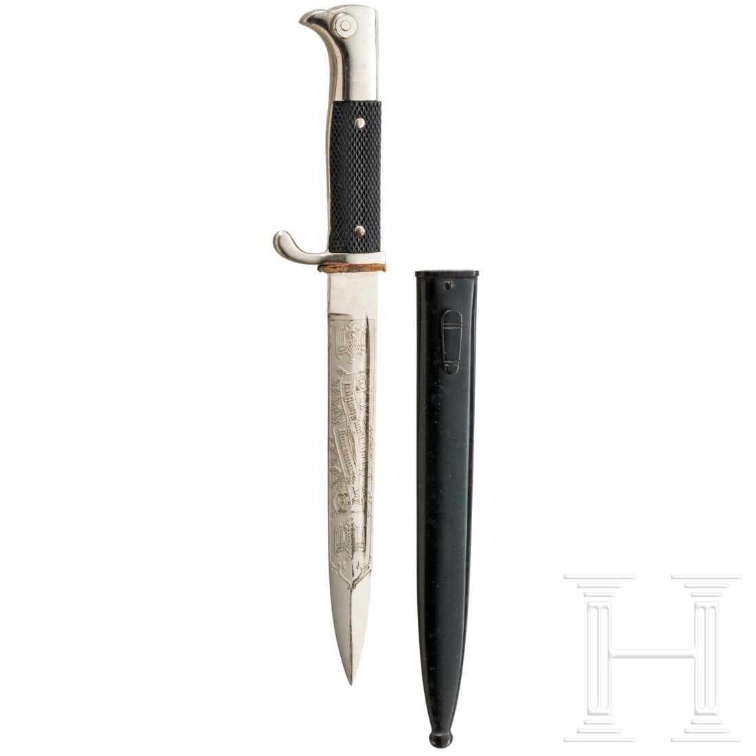A dress bayonet "Zur Erinnerung an meine Dienstzeit": A dress bayonet "Zur Erinnerung an meine Dienstzeit"Vernickelte, aufpflanzbare Ausführung. Die Klinge mit terzseitiger Ätzung "Zur Erinnerung an meine Dienstzeit" zwischen floralem Dekor und Heeresa