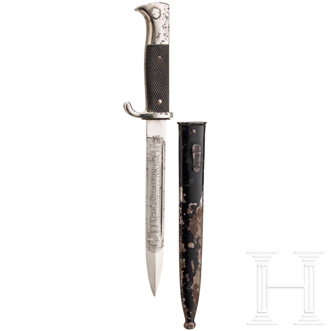 An etched dress bayonet KS98, manufacturer Höller: An etched dress bayonet KS98, manufacturer HöllerEinseitig geätzte Klinge "Zur Erinnerung an meine Dienstzeit", flankiert vom Hoheitsadler, Hersteller "F.W. Höller Solingen", die Klinge ist in gute