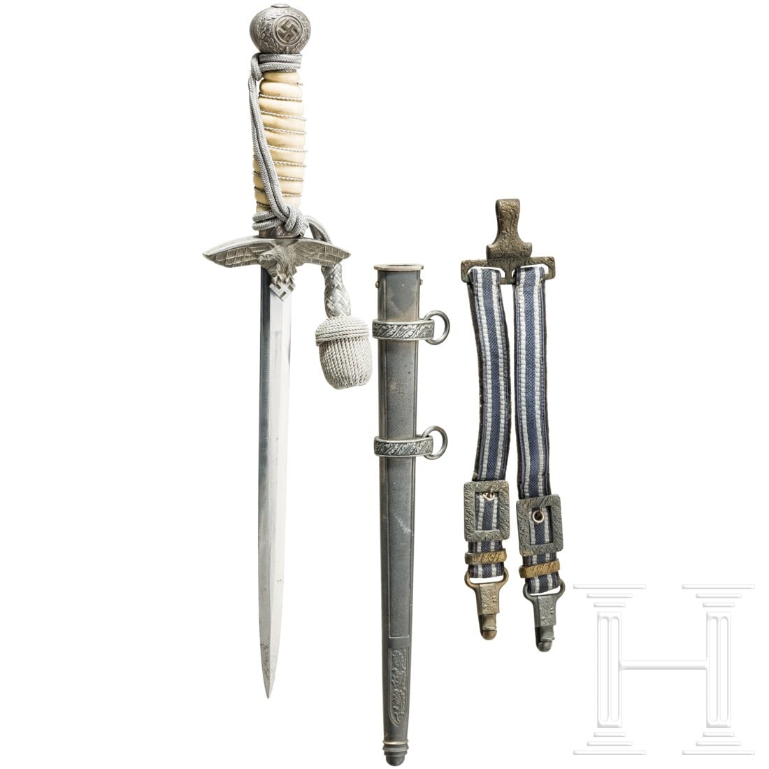 An air force officer's dagger M 37 made by Waffenfabrik Max Weyersberg: An air force officer's dagger M 37 made by Waffenfabrik Max WeyersbergKlinge mit punzierter WMW-Marke. Matt patinierte Parierstange und Knauf, weißer Kunststoffgriff (die Drahtwicklung gerissen - wir