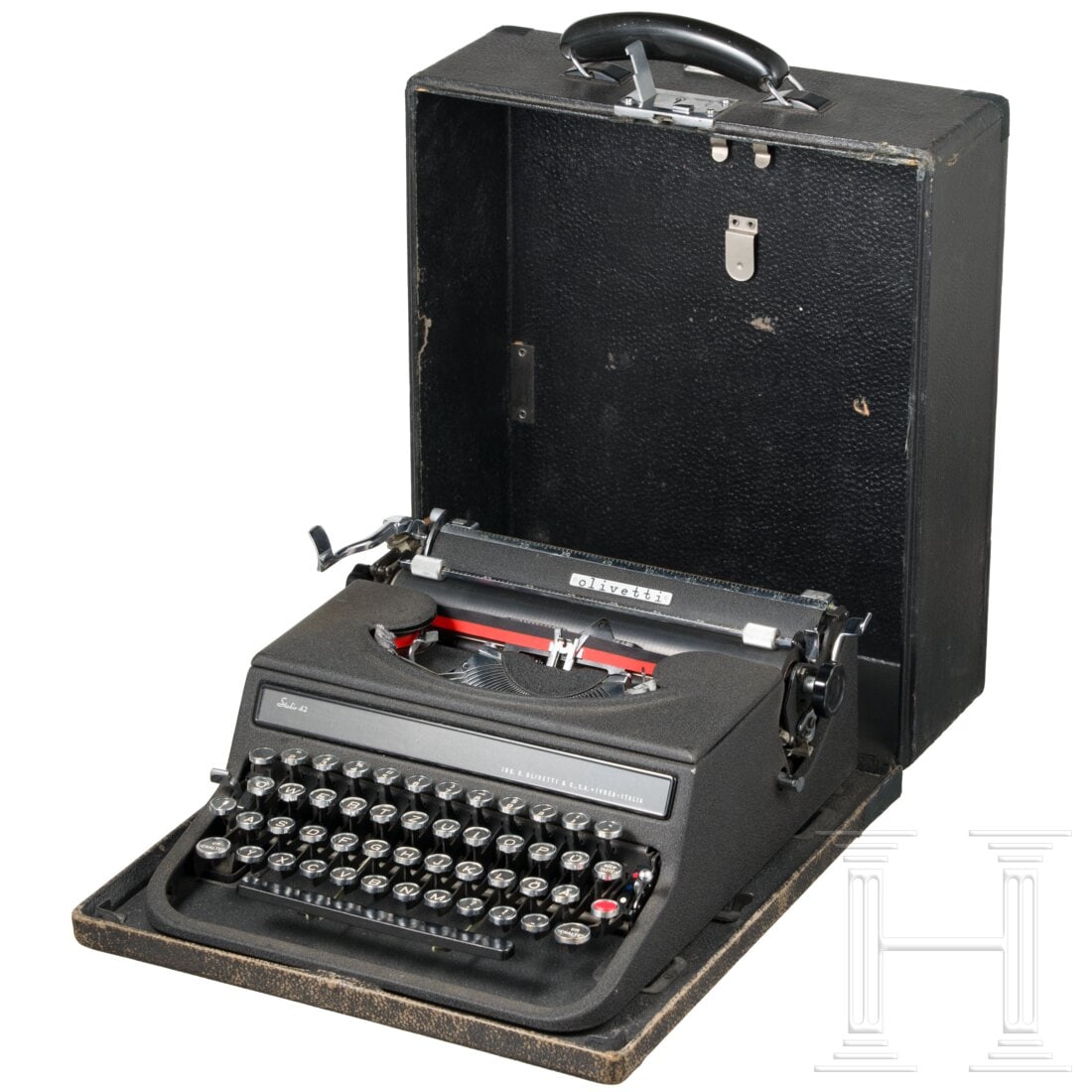 An SS typewriter from the Italian manufacturer Olivetti, type "Studio 42": An SS typewriter from the Italian manufacturer Olivetti, type "Studio 42"Portable Ausführung der Firma Olivetti in Ivrea, Italien. Stylische moderne Maschine nach einen Entwurf von Schawinsky aus dem