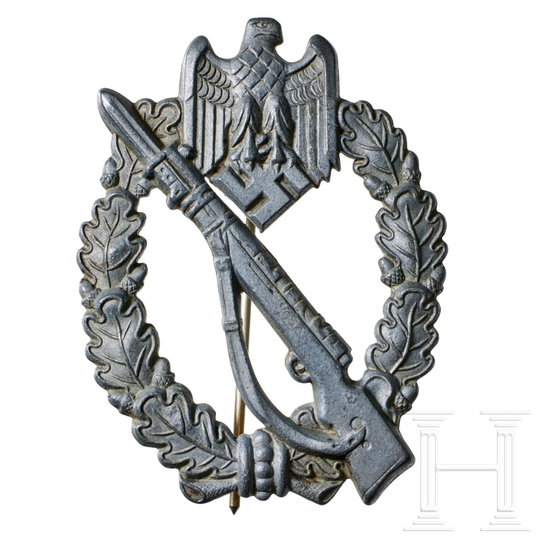 An Infantry Assault Badge in Silver: An Infantry Assault Badge in SilverFine zinc, solid back, vertical round pin, unmarked. "2.50" handwritten ink on reverse. Dimensions ca. 47 (width) x 60 (height) mm. Weight ca. 27.2 grams.USA lot - m
