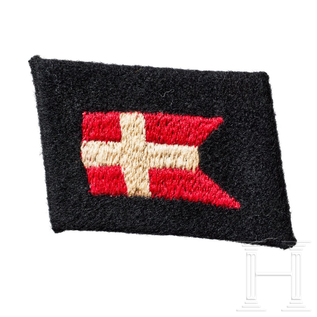 A Single Collar Tab for Denmark Freikorps Enlisted: A Single Collar Tab for Denmark Freikorps EnlistedBlack cloth backing, right tab with red and off-white machine-embroidered Danish flag. USA lot - more info hereCondition: II