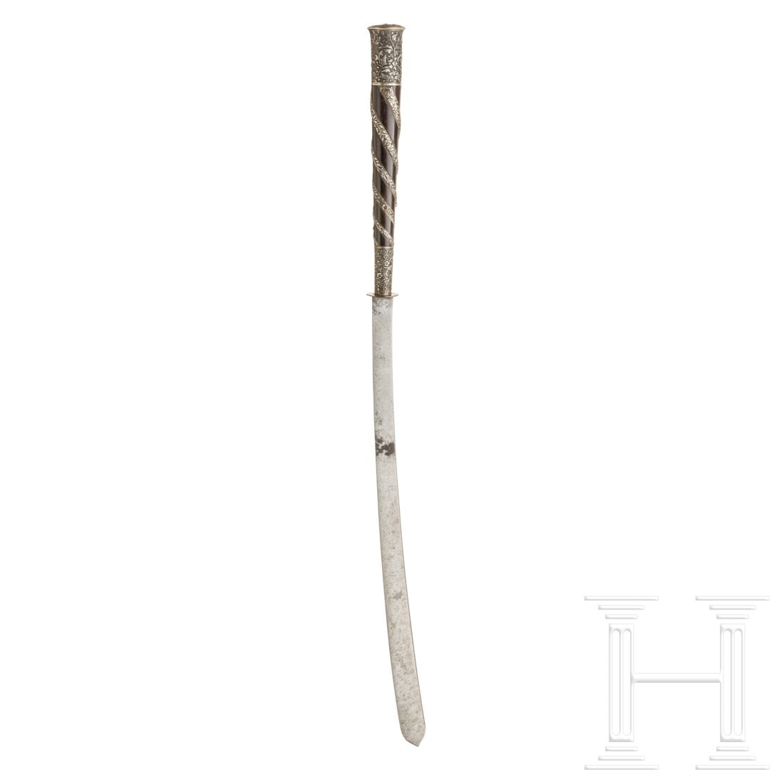 A silver-mounted Burmese dha, circa 1900: A silver-mounted Burmese dha, circa 1900Leicht geschwungene und zur Spitze verbreiterte Rückenklinge. Der konische schwarze Holzgriff mit zwei floral getriebenen, in der Mitte spiralig umlaufenden Si