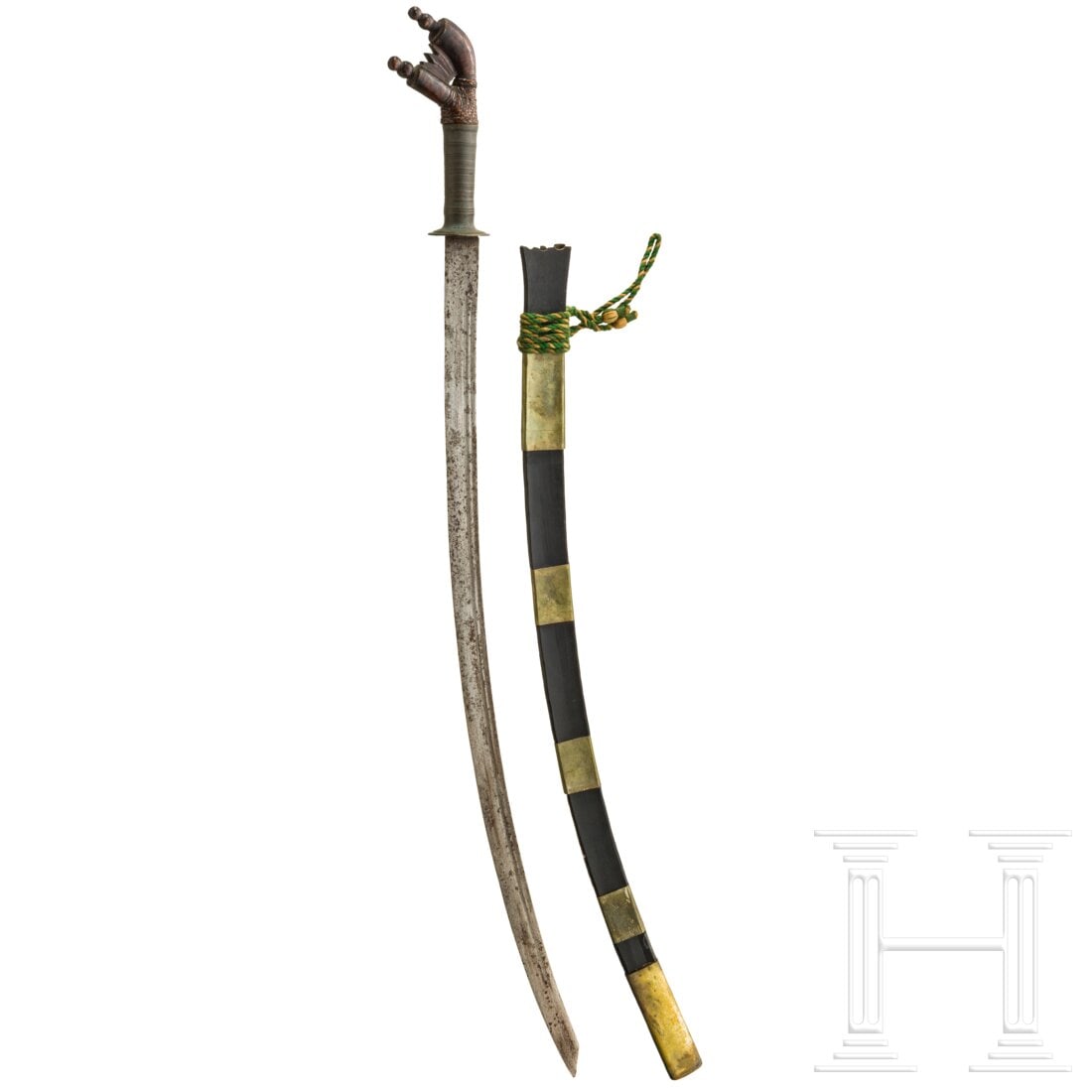 A Bornean Pakayun sabre of the Murut, 19th century: A Bornean Pakayun sabre of the Murut, 19th centuryWuchtige, stark geschwungene Rückenklinge mit beidseitiger Doppelkehlung. Leicht oxidierte Kupfermontierung des Griffes, in aufwendig geflochtenen An