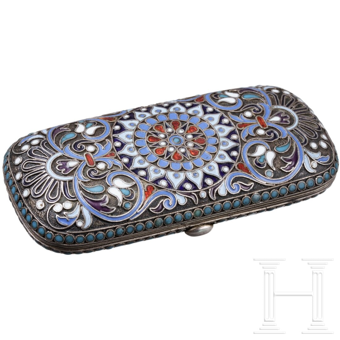 A Russian silver and cloisonne-enamel cigarette case, Moscow, Gustav Klingert, circa 1891 - 1896: A Russian silver and cloisonne-enamel cigarette case, Moscow, Gustav Klingert, circa 1891 - 1896Silber, innen vergoldet. Rechteckiges Etui mit stark abgerundeten Ecken. Beidseitig sehr fein gearbeitet