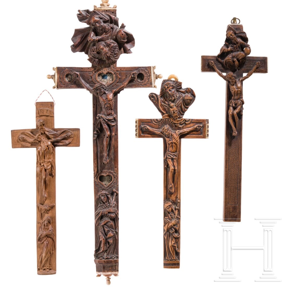 Four Reliquary Crosses, Germany, Oberammergau, 18th/19th century: Four Reliquary Crosses, Germany, Oberammergau, 18th/19th centuryHolz, teils mit Einlagen aus Bein und Reliquienfassungen. Konvolut von vier geschnitzten Kruzifixen mit Passionsikonographie. Darstellun