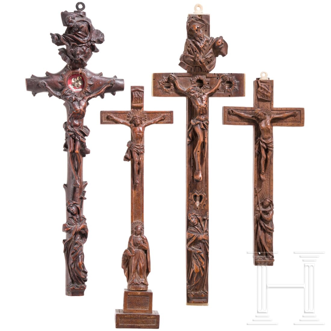 Four Reliquary Crosses, Germany, Oberammergau, 18th/19th century: Four Reliquary Crosses, Germany, Oberammergau, 18th/19th centuryHolz, teils mit Einlagen aus Bein sowie Reliquienkapseln. Konvolut von vier geschnitzten Kruzifixen mit Passionsikonographie und Reliqui